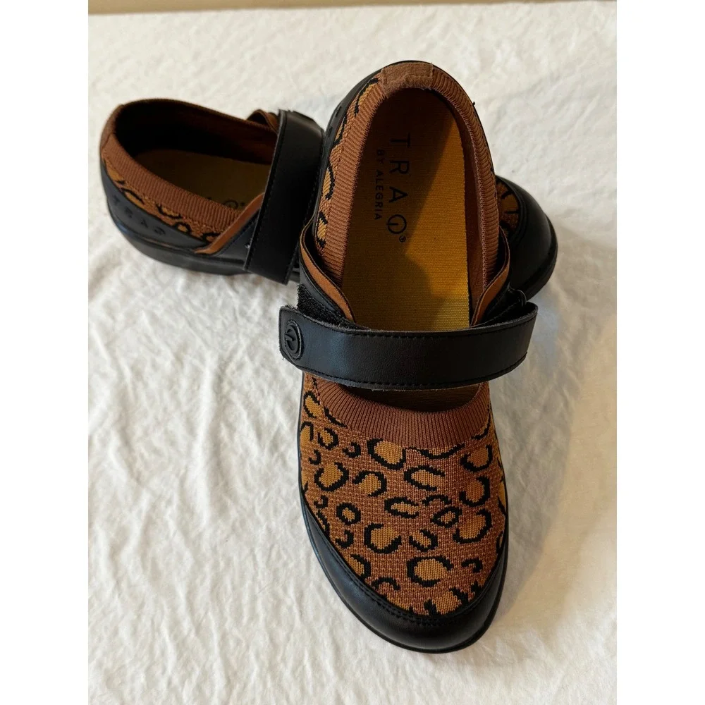 TRAQ by Alegria Qut-5210 Mary Jane Leopard Print Sneakers Brown Black Womens 37